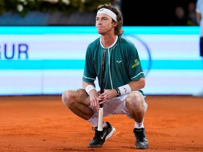 龄不相符的 龄不相符的